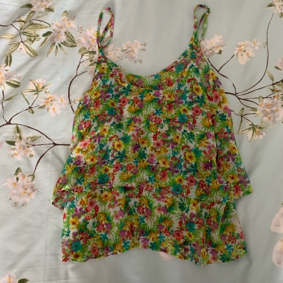 Flowy tiered floral tank top size small (S) - Picture 2 of 2